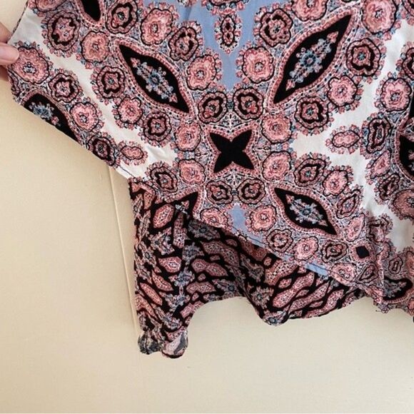 Handkerchief Style Flowy Boho Dress crisscrossed design // Knox Rose // size M - Picture 5 of 7